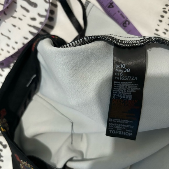 LIKE NEW TOPSHOP PATTERNED PANTS - Picture 9 of 10